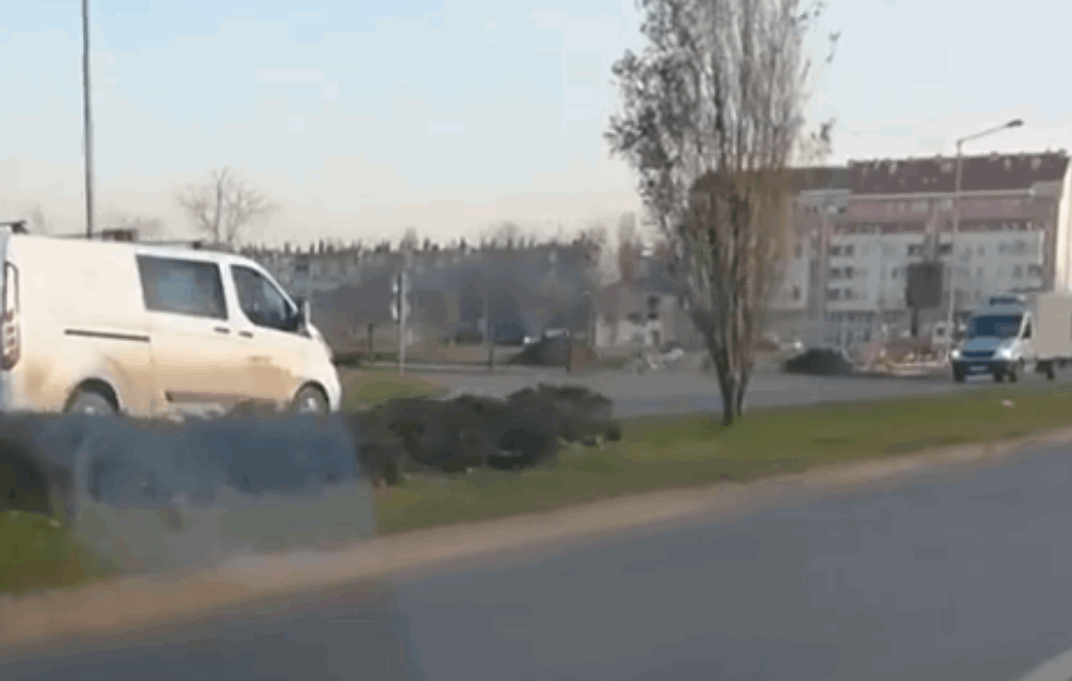 NOVI TREND I U NOVOM SADU: Snimljen KAMIKAZA kako vozi u <span style='color:red;'><b>kontrasmer</b></span>u, vozači u šoku (VIDEO)

